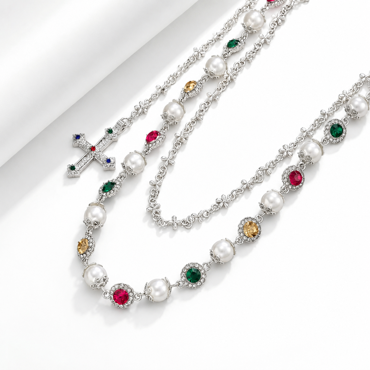 Cadena Pearl Cross Vintage